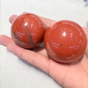 ลูกบอลหินแจสเปอร์สีแดงขัดเงาธรรมชาติ ขายส่ง คริสตัลบำบัดแกะสลักจากอัญมณี งานฝีมือแห่งความรัก สำหรับตกแต่งบ้าน - Product Image 3