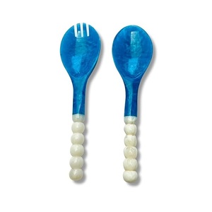 Ensemble de cuillères de service modernes en résine marbrée bio, écologiques, faites à la main, pour salade, vaisselle de cuisine, motif tourbillon blanc - Product Image 2