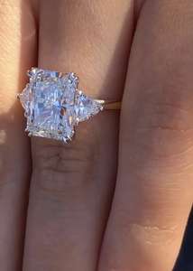 Bague de fiançailles élégante et durable en moissanite plaquée rhodium, style hip-hop intemporel pour homme, idéale pour les soirées - Product Image 3