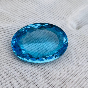Topaze bleue naturelle, taille ovale, grande taille 54,23 carats, qualité AAA, lustre parfait, disponible à prix avantageux. - Product Image 2