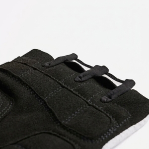 Gants de cyclisme mi-doigts antidérapants blancs en polyester respirant avec rembourrage et fermeture auto-agrippante unisexe pour l'été - Product Image 3