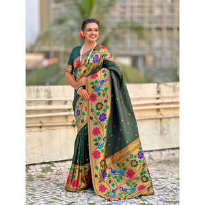 Sari en soie Paithani vert bouteille à large bordure, tissé avec des fils Zari, vêtements indiens et pakistanais - Product Image 6
