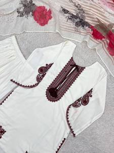 Ensemble indien pakistanais brodé blanc, kurta à manches longues, palazzo imprimé, dupatta, tenue traditionnelle pour femmes - Product Image 5