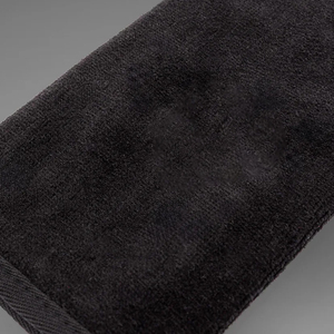 Serviette de sport personnalisée noire en tissu, avec anse courte, extensible dans quatre directions, douce et absorbante, pour équipes de football américain - Product Image 3