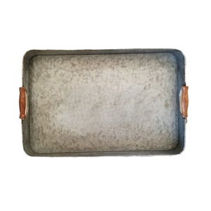 Bandeja de Servicio Cuadrada de Hierro Galvanizado Plateado con Asa, Diseño Impresionante, para Servir Comida en el Hogar y en Bodas - Product Image 2