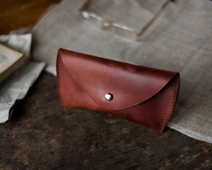 Étui à lunettes en cuir de créateur, protection pour lunettes de soleil en cuir véritable, article cadeau d'entreprise de luxe LGC-0044 - Product Image 3