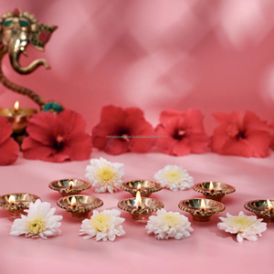 Juego de cuatro lámparas de aceite de latón pequeñas, borde decorativo adornado, decoración del hogar tradicional religiosa Vintage, lámpara de aceite de latón tradicional - Product Image 6