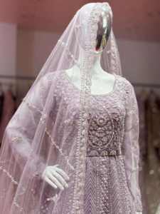 Colección Premium de Lehengas para Ocasiones Especiales con Patrones Artísticos de Bordado, Elementos Brillantes y Acabado de Diseño Refinado - Product Image 3