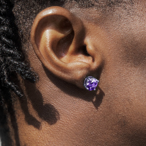 Boucles d'oreilles clous en diamant violet de laboratoire, taille ronde, accessoires de mode, en argent avec griffes, vente en gros - Product Image 1