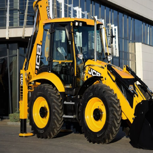 รถตักล้อยาง JCB 4CX ขนาดกะทัดรัด ประสิทธิภาพสูง รับน้ำหนักได้ 4 ตัน เหมาะสำหรับงานฟาร์ม พร้อมเครื่องยนต์ เกียร์ ปั๊ม และชิ้นส่วนหลัก - Product Image 1