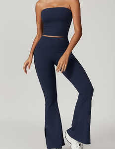 Ensemble de yoga deux pièces pour femme avec haut sans bretelles à logo personnalisé, leggings évasés à taille haute et coupe ajustée, vêtements de sport du fabricant 2026 - Product Image 4