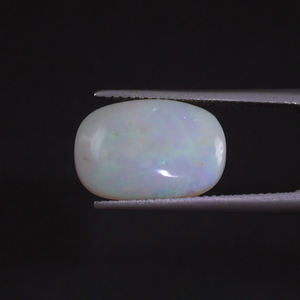 Opale blanche naturelle, pierre précieuse en vrac, 3,91 carats, taille coussin, 15,5x10,5 mm, certifiée IGI, taillée à la main, polie, traitée par un traitement de cirage/lubrification léger - Product Image 1