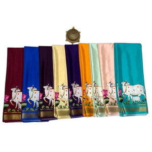 Sari de Seda Suave Dorado con Diseño Tradicional de Vacas y Borde Decorativo - Product Image 5