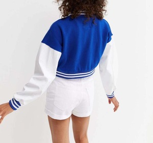 Veste d'hiver pour femme personnalisable en laine 100% respirante, bleue, élégante, à manches longues avec grandes poches, style varsity et blazer - Product Image 4