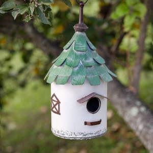 Nichoir rustique suspendu en métal pour oiseaux, abri décoratif de jardin, lieu de nidification extérieur pour petits oiseaux, cour arrière - Product Image 1