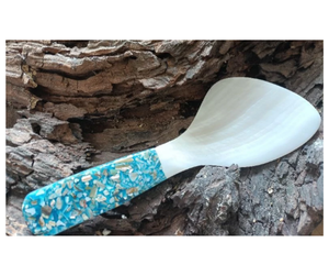 Cuillère en coquillage de qualité supérieure avec manche en céramique, origine Vietnam - Cuillère en coquillage faite à la main pour événements et cadeaux - Product Image 1