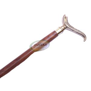 Bastón de madera hecho a mano para caminar, alta calidad, con mango de latón de diseñador, estilo derby, con mango de latón - Product Image 1