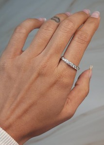 Anillo de banda chapado en oro de 18 quilates con diamante de laboratorio de 0.50 quilates para mujer |   Anillo de Aniversario de Bodas con Certificación IGI VS1 |   Joyería nupcial apilable - Product Image 2