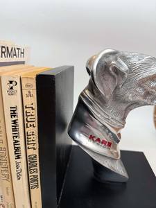 Sujetalibros Tradicionales de Aluminio Hechos a Mano para Decoración de Hogar de Diseño y Decoración de Bodas, Personalizables, Duraderos y Resistentes - Product Image 3