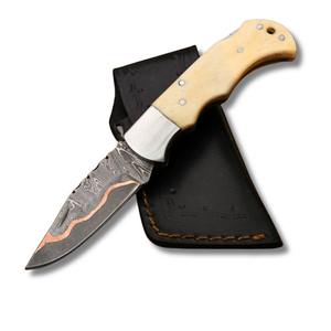 Cuchillo Plegable EDC de Acero Damasco y Cobre Hecho a Mano de Alta Calidad con Mango Grabado OEM - Product Image 1