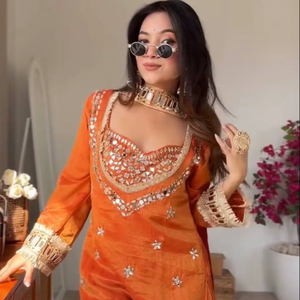 Conjunto Premium Fendy de Kurti y Sharara con Bordado de Espejo y Dupatta – Colección Festiva - Product Image 5