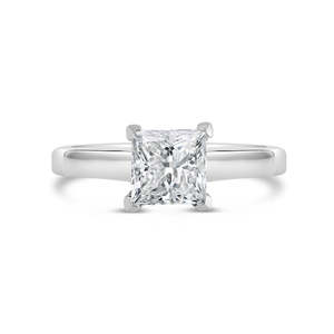 Anillo de compromiso con diamante talla princesa para mujer, acabado en oro blanco de 10k, estilo clásico con engaste de puntas - Product Image 2