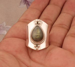 Anillo de Plata de Ley 925 Vintage con Labradorita Natural de Corte Pera, Elegante Anillo con Destello Azul en Forma de Pera, de Alta Calidad - Product Image 1