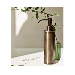 Dispensador de jabón de latón montado en la pared, accesorio de baño de lujo con forma cuadrada y tapa para cocinas, baños y hoteles - Product Image 2
