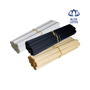 Difusor de Aromas Elegante con Varillas de Ratán Natural, Aroma a Loto Azul - Product Image 1