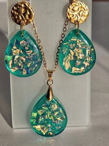 Collier ras du cou tendance en résine colorée perlée - Collier artisanal style ange avec grosses perles cubiques multicolores pour femme - Product Image 4