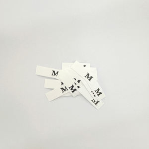 Pegatinas autoadhesivas de tamaño personalizado para etiquetado de tela suave XS a XXXL para cuello trasero en ropa y uniformes - Product Image 3