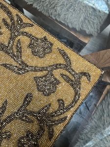 Elegante Camino de Mesa con Cuentas y Diseño de Bordado Hecho a Mano para Mesa de Comedor, Decoración para Bodas y Fiestas en el Hogar a un Precio Accesible - Product Image 3