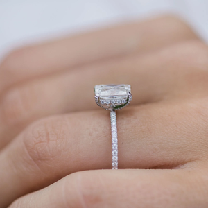 แหวนหมั้นเพชรทรงแอสเชอร์ทองคำ 14K สวยงาม พร้อมเพชรข้าง ได้รับการรับรองจาก IGI สไตล์คลาสสิกสำหรับผู้หญิง - Product Image 3