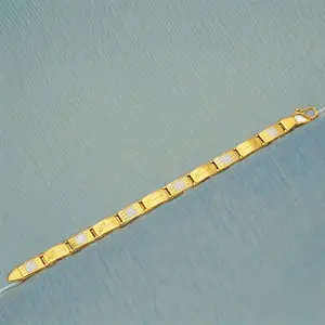 Elegante Brazalete de Oro para Hombre de 22K para Uso Diario y Festivo con Diseño de Doble Tono y Acabado Premium - Product Image 3