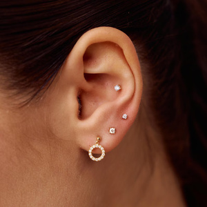 Pendientes colgantes de lujo de oro amarillo de 18 quilates con diamantes naturales VVS, joyería para regalo de aniversario para mujeres a precio de mayorista. - Product Image 1