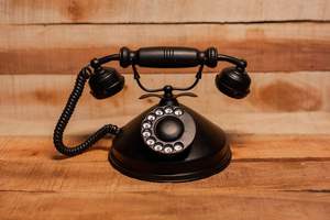 Téléphone en métal élégant pour la décoration vintage de la maison, créant une touche intérieure classique avec une construction durable et un attrait intemporel - Product Image 5