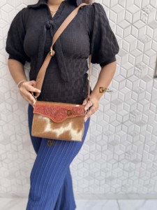 Bolso de cuero vacuno hecho a mano, estilo gitano bohemio, de cuero genuino, estilo western, elegante, para mujer. - Product Image 2