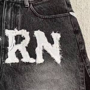 DISCOVER-IMPEX 2026 Short en jean noir déchiré pour homme avec imprimé lettres, style streetwear décontracté, idéal pour l'été - Product Image 5