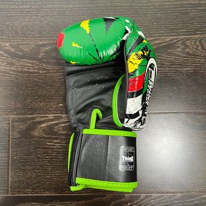Ensemble de protège-tibias et de gants de boxe Muay Thai en cuir personnalisés OEM, pour entraînement professionnel de kickboxing, respirant et absorbant l'humidité - Product Image 5