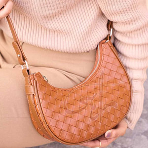 Sac à bandoulière pour femme en similicuir fait main, imperméable, avec fermeture éclair, design écologique et tendance, vente en gros, quantité importante - Product Image 3