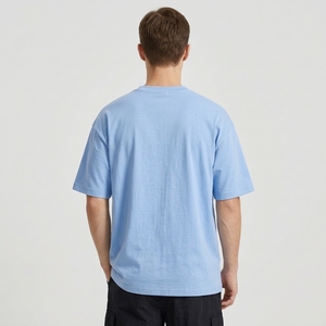 T-shirt Homme Bleu Clair Personnalisé avec Logo, Coton Lourd, Imprimé Graphique Astronaute et Lune - Product Image 3