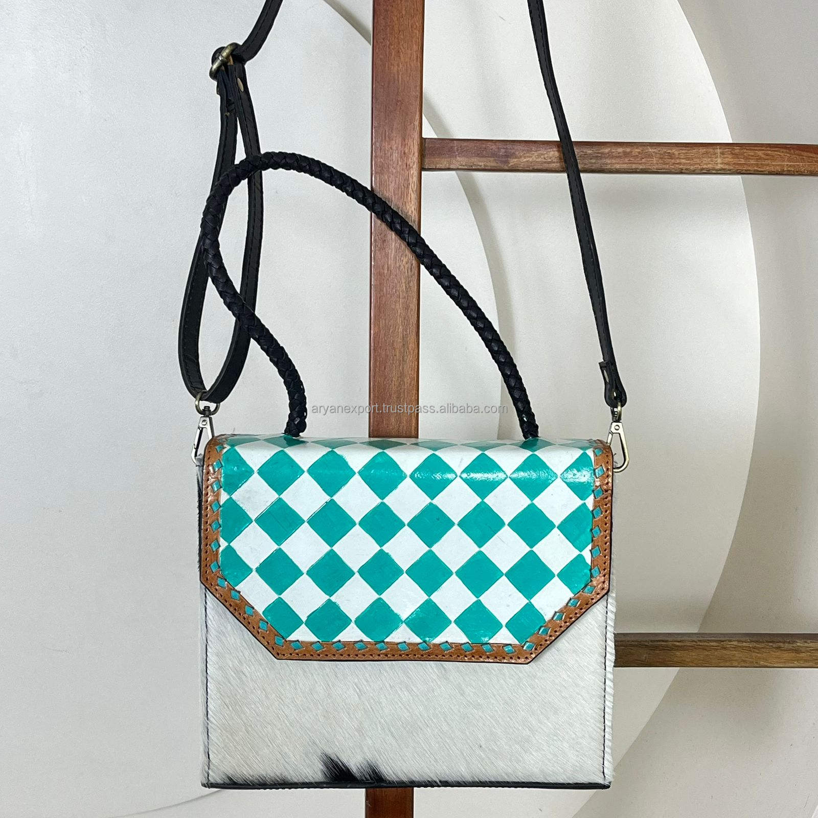 สีดำกับสีฟ้าครามตาหมากรุก