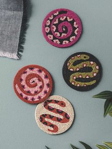 Collection de dessous-de-verre de luxe faits main, forme personnalisée, broderie florale, perles de rocaille, MD HANDICRAFTS pour une maison contemporaine et classique - Product Image 1