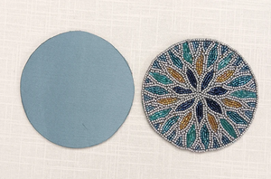 Ensemble de 4 dessous-de-verre artisanaux en perles bleues et dorées en forme d'étoile par Creative Art Zone - Product Image 3