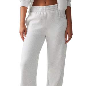 กางเกงวอร์มขายาวเอวสูงทรงหลวมผ้าฝ้ายฟลีซสำหรับผู้หญิง สกรีนโลโก้ได้ตามต้องการ ขายส่ง/OEM - Product Image 4