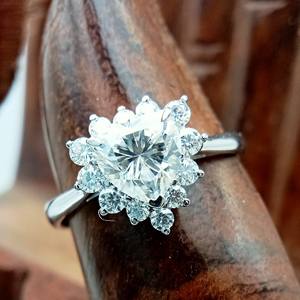Bague de fiançailles et de mariage fantaisie personnalisée en or massif 14 carats avec diamant solitaire en forme de cœur 2 carats VVS/VS EF, certifiée IGI, tendance - Product Image 3