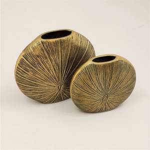 Juego de Jarrones Esféricos de Metal Dorado al por Mayor, Jarrones Decorativos con Textura Acanalada Hechos a Mano para Eventos de Lujo, Decoración de Vestíbulos de Bodas - Product Image 6