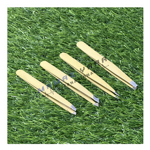 Pince à épiler en acier inoxydable personnalisée à marque privée, à pointe inclinée, pour l'épilation et la mise en forme précise des sourcils - Product Image 3