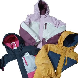 แจ็กเก็ตผู้หญิงผ้าโพลีเอสเตอร์ย้อมสีล้วนดีไซน์ลายขนเป็ด - Product Image 3