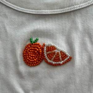 Handmade Beaded <b>Fish</b> Shaped Brooches Animal Theme Embroidery Craft Accessory Textile Material Decorative Pin - Product Image 6